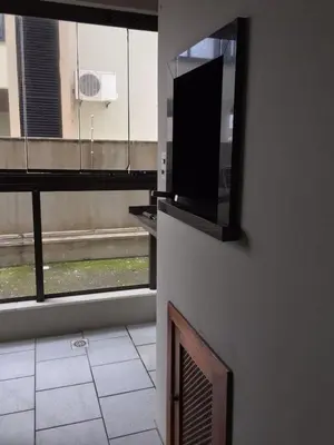 Uma televisão e/ou sistema de entretenimento em Apartamento Avenida Vizinho do Atlântico I