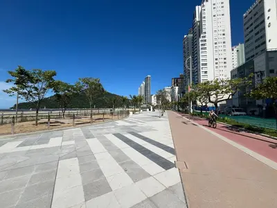 A vizinhança circundante ou próxima do apartamento