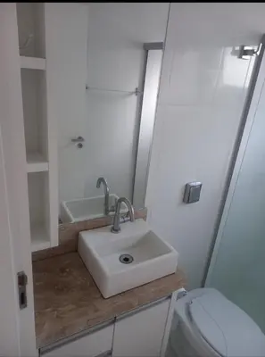 Uma casa de banho em Apartamento quadra mar meia praia