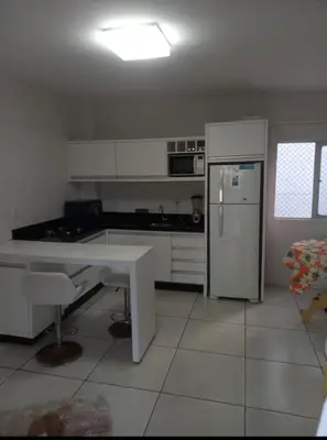 A cozinha ou kitchenette de Apartamento quadra mar meia praia