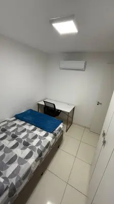 Uma cama ou camas num quarto em AP near the beach with barbecue