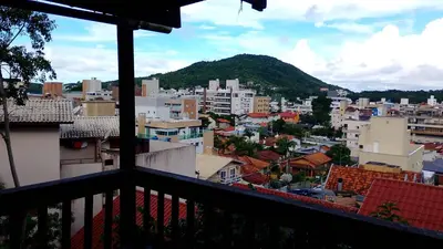 Uma vista geral da montanha ou uma vista da montanha a partir do apartamento