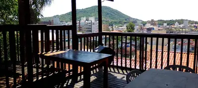 Uma vista geral da montanha ou uma vista da montanha a partir do apartamento