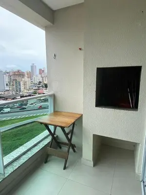 Uma televisão e/ou sistema de entretenimento em Itapema apartment