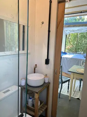Uma casa de banho em Tree House