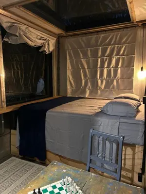 Uma cama ou camas num quarto em Tree House