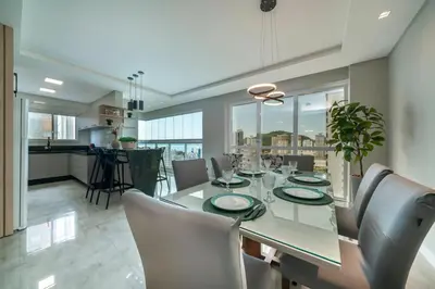 Uma área de estar em Com garagem e vista mar em Itapema SP8184