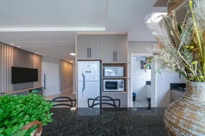 A cozinha ou kitchenette de Com garagem e vista mar em Itapema SP8184