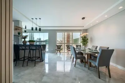 Uma área de estar em Com garagem e vista mar em Itapema SP8184