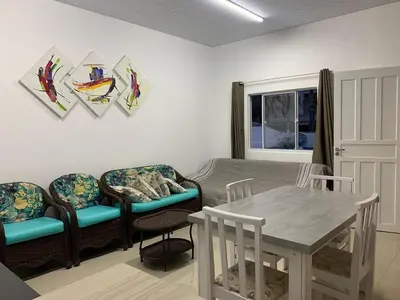 Uma área de estar em Casa de Praia, a 250 metros do mar, com piscina exclusiva