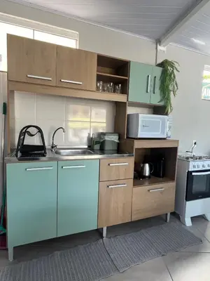 A cozinha ou kitchenette de Casa a 10 minutos a pé da praia e restaurantes
