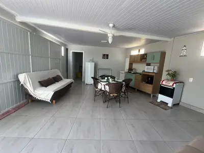 A cozinha ou kitchenette de Casa a 10 minutos a pé da praia e restaurantes