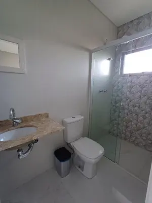 A planta de 3 suítes próximo do mar na Praia Mariscal