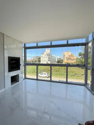 A planta de 3 suítes próximo do mar na Praia Mariscal