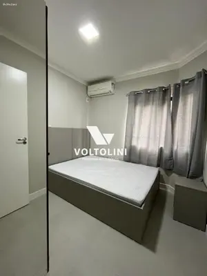 Uma cama ou camas num quarto em 01 APARTAMENTO TÉRREO BEIRA MAR - Apto 01