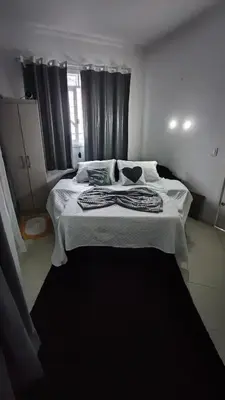 Uma cama ou camas num quarto em Quarto Prime até 4 pessoas familia, piscina, Pousada Lua Encantada Pousada Tijucas
