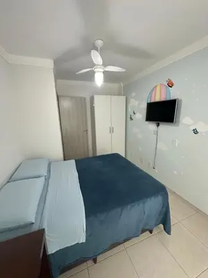 Uma cama ou camas num quarto em Casa com 02 quartos, Meia Praia - Itapema