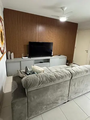 Uma televisão e/ou sistema de entretenimento em Casa com 02 quartos, Meia Praia - Itapema