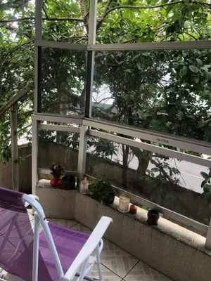 Um jardim no exterior de Private Sobrado Alugo