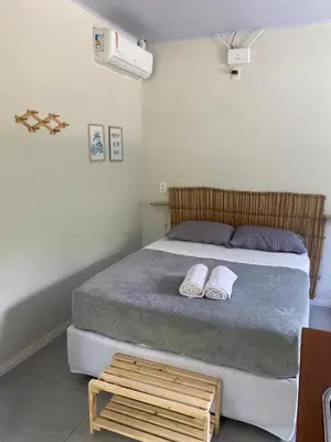 Uma cama ou camas num quarto em Loft Para Casais com Jacuzzi - Geminado - Unidade 1 Pipeline - Sem Café da Manhã
