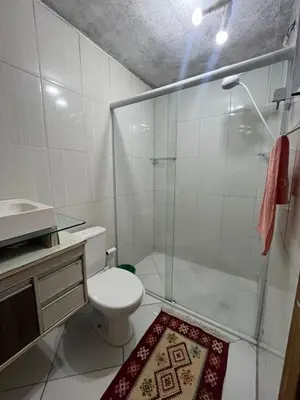 Uma casa de banho em Casa a 1 km da praia