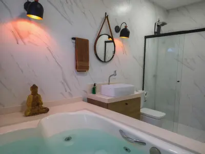 Uma casa de banho em Duplex com hidro - 200m da Praia de Mariscal