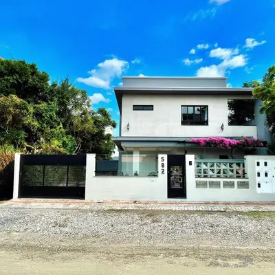 O edifício onde o apartamento está situado