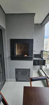Uma televisão e/ou sistema de entretenimento em Apartamento 3 quartos com suíte