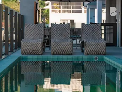 A piscina em ou perto de NOVO apartamento a poucos passos do mar
