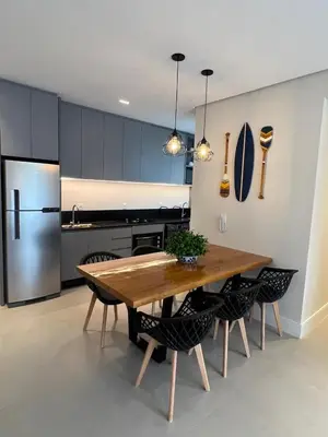 A cozinha ou kitchenette de NOVO apartamento a poucos passos do mar