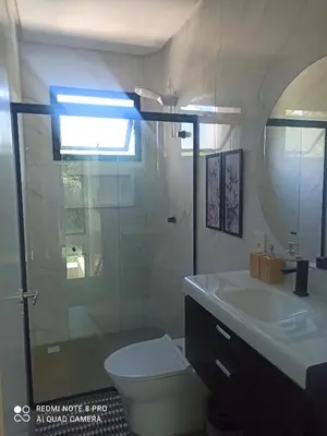 Uma casa de banho em Casa Jade duplex nova com piscina em Mariscal, Bombinhas