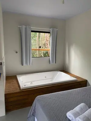 Uma cama ou camas num quarto em Loft Para Casais com Jacuzzi - Geminado - Unidade 2 Sunset - Sem Café da Manã