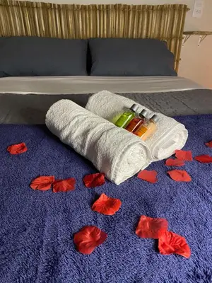 Uma cama ou camas num quarto em Loft Para Casais com Jacuzzi - Geminado - Unidade 2 Sunset - Sem Café da Manã