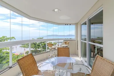 Uma varanda ou terraço em Apto 3Q frente-mar c/ churrasq. em Itapema CON0101