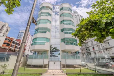 O edifício onde o apartamento está situado