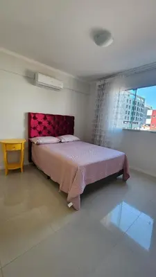A planta de Apartamento uma quadra da praia