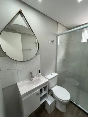 Uma casa de banho em Apto Quadra Mar - Recém reformado