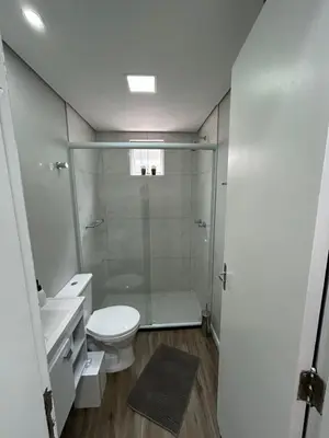 Uma casa de banho em Apto Quadra Mar - Recém reformado