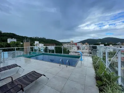 Uma vista geral da montanha ou uma vista da montanha a partir do apartamento