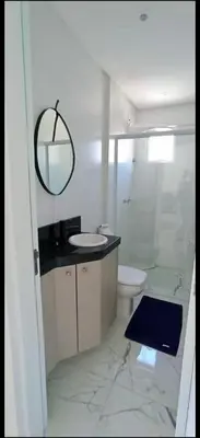Uma casa de banho em Apartamento novíssimo, perto do mar