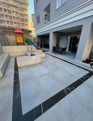 O edifício onde o apartamento está situado