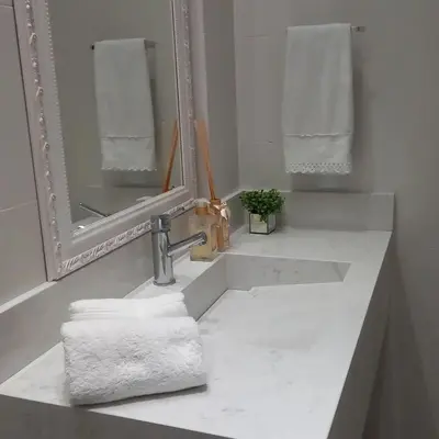 Uma casa de banho em Lindo apartamento próximo do mar novinho