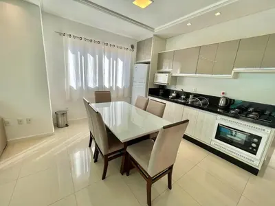 A cozinha ou kitchenette de otimo apartamento a 150 metros do mar
