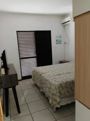 Uma cama ou camas num quarto em Sobrado Bombinhas 80m da praia