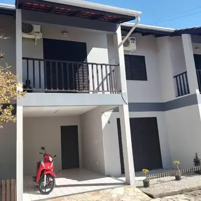 Sobrado Bombinhas 80m da praia