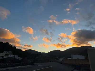 Uma vista geral da montanha ou uma vista da montanha a partir do apartamento