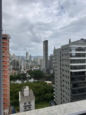 Uma vista geral de Porto Belo ou a vista da cidade a partir do apartamento