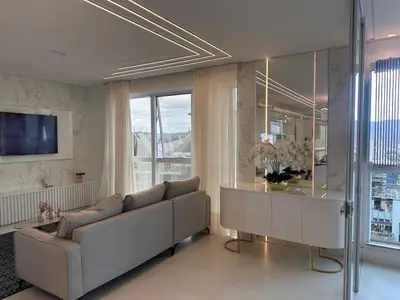 Uma televisão e/ou sistema de entretenimento em Apartamento alto padrão, Novo, quadra mar em Balneário Perequê, Porto Belo - SC