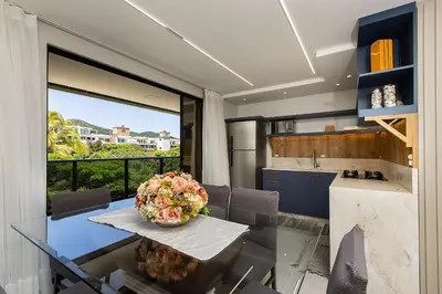 A planta de Di Ravena 101 - Apartamento Moderno em Canto Grande a 120 Metros do Mar.