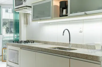 A cozinha ou kitchenette de Achei Itapema • Dona Nina Residencial, R.255